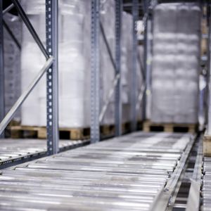 pallet shelving / storage warehouse / for heavy loads / dynamic