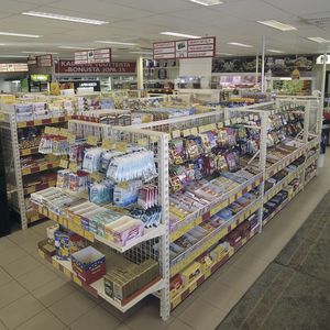 merchant shelving / light-duty / with shelves