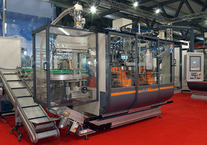 extrusion blow molding machine / for bottles / twin-station