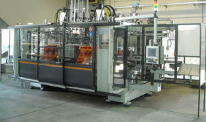 extrusion blow molding machine / for bottles / twin-station