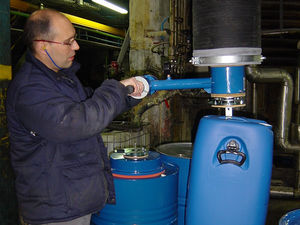 pneumatic manipulator / with hook / handling / for drums