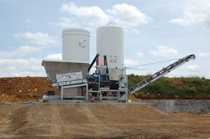 mobile concrete batching plant / continuous / compact