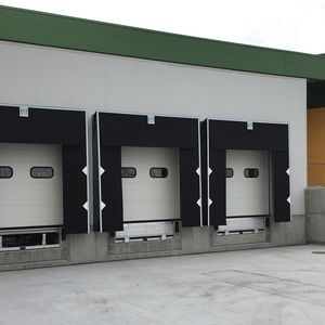 retractable dock shelter