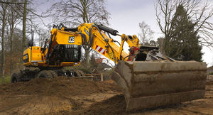 medium boom excavator / rubber-tired / diesel / Tier 4 - intermediate