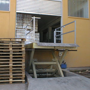 scissor lift table / hydraulic / loading / stationary