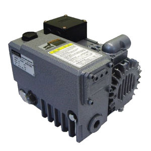 rotary vane vacuum pump / oil-lubricated / single-stage / low-noise level
