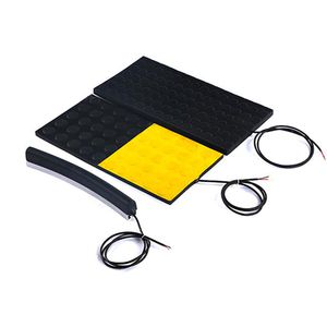 pressure-sensitive safety mat / oil-resistant / rubber / polyurethane