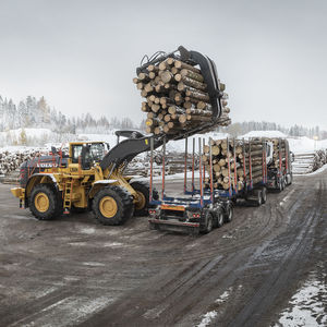 wheeled loader / articulated / large / mining and quarrying