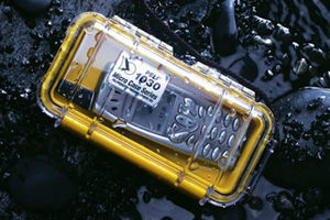 protective small suitcase / polycarbonate / water-resistant