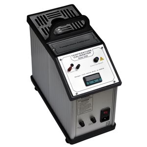 temperature calibrator / desk / portable / rugged