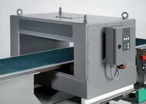 metal detector with conveyor