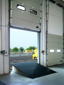 electro-hydraulic dock leveler / telescopic