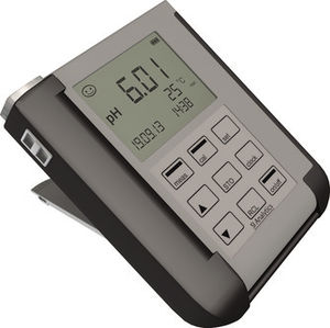 portable pH meter / process / with LCD display