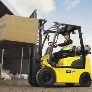 LPG forklift / combustion engine / ride-on / 4-wheel