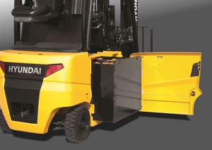 electric forklift / ride-on / counterbalanced / 4-wheel