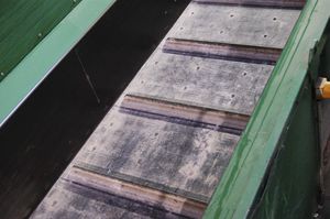 belt conveyor / for the recycling industry / for waste / chain drive