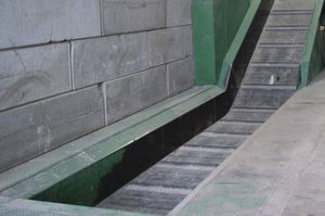belt conveyor / for the recycling industry / for waste / chain drive