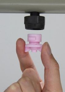 spray nozzle / cleaning / for liquids / flat spray