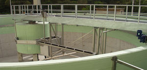 circular clarifier / with scraper bridge