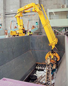 double-shaft shredder / tire / solid & bulk waste / for wood