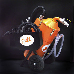 oil and chip vacuum cleaner / single-phase / industrial / mobile