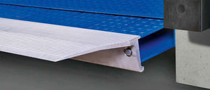 telescopic dock leveler