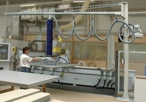pivoting vacuum lifting device