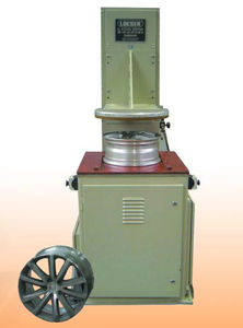 automatic deburring machine / for wheel rims