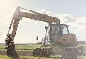 medium excavator / rubber-tired / Tier 4 - intermediate / compact