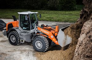 wheeled loader / articulated / for construction