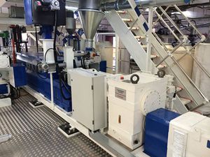 recycling extruder / for PE / twin-screw