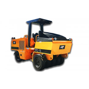 pneumatic tired road roller