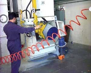 pneumatic manipulator / vacuum / empty drum