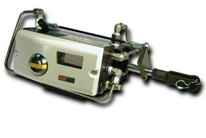 linear valve actuator / pneumatic / double-acting