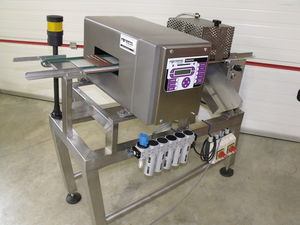 metal detector with conveyor