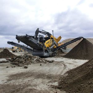 mobile screening unit / for bulk materials / for recycling / for industry