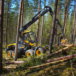 rubber-tired forestry harvester / aerial crane