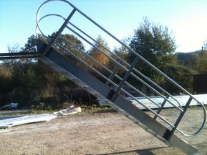 straight staircase / metal