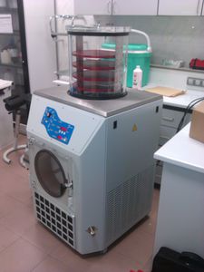 laboratory freeze dryer