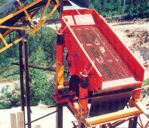 linear vibrating screener / for bulk materials / for mining