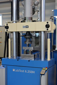 fatigue testing machine / modular / dynamic / servo-hydraulic