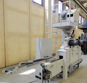 belt shot blasting machine / for metal / continuous