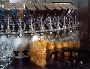 fruit juice filling machine / for glass bottles / for PET bottles / automatic
