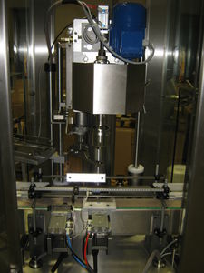 linear capper / automatic / bottle