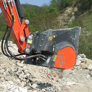 crusher bucket / for excavators / for stone