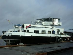 barge crane / boom / shipbuilding / hydraulic