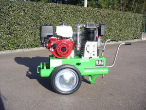 air compressor / piston / mobile / lubricated