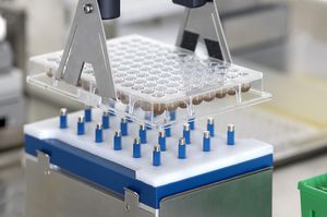 DNA isolation robotic cell / for laboratories