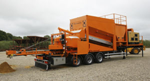 mobile concrete batching plant / compact / horizontal