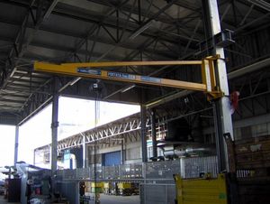 wall-mounted jib crane / overbraced